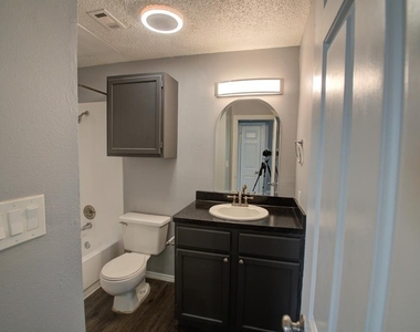 2606 Rio Grande St - Photo Thumbnail 11