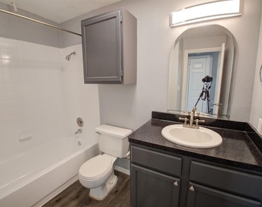 2606 Rio Grande St - Photo Thumbnail 12