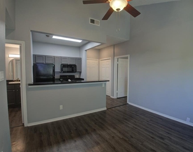 2606 Rio Grande St - Photo Thumbnail 5