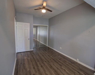 2606 Rio Grande St - Photo Thumbnail 9