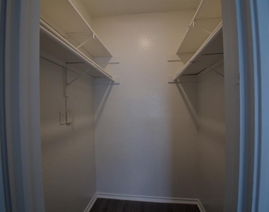 2606 Rio Grande St - Photo Thumbnail 17