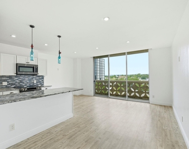 1801 Lavaca St - Photo Thumbnail 5