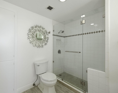 1801 Lavaca St - Photo Thumbnail 16