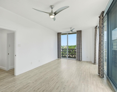 1801 Lavaca St - Photo Thumbnail 15