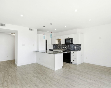 1801 Lavaca St - Photo Thumbnail 8