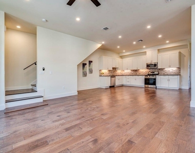 6412 Carson Rdg - Photo Thumbnail 1