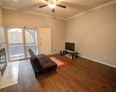 2606 Rio Grande St - Photo Thumbnail 2