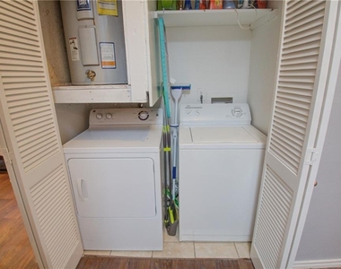 2606 Rio Grande St - Photo Thumbnail 4