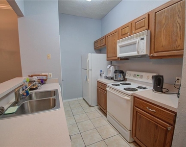 2606 Rio Grande St - Photo Thumbnail 3