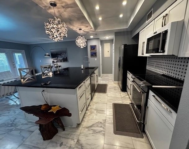 1704 West Ave - Photo Thumbnail 4