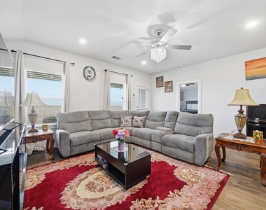 318 Merriman Rd - Photo Thumbnail 6