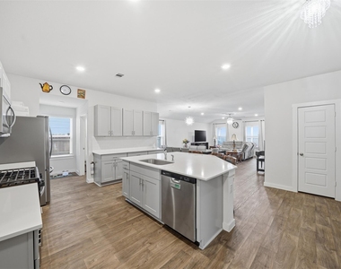 318 Merriman Rd - Photo Thumbnail 13