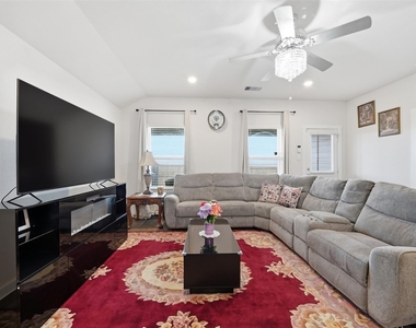 318 Merriman Rd - Photo Thumbnail 5