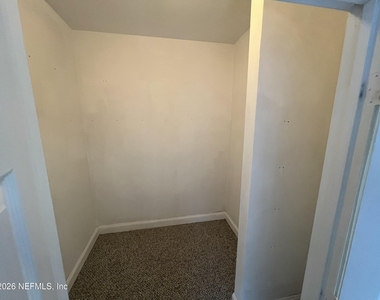 160 Veracruz Drive - Photo Thumbnail 8
