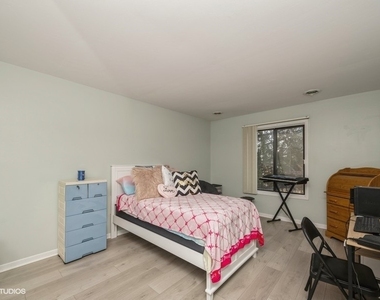 260 E Court Of Shorewood Court - Photo Thumbnail 6