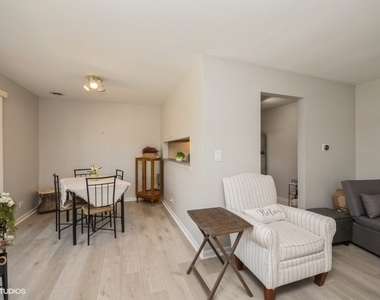 260 E Court Of Shorewood Court - Photo Thumbnail 3