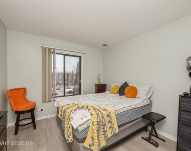 260 E Court Of Shorewood Court - Photo Thumbnail 7
