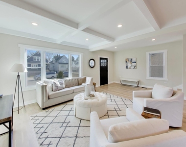 6730 W Dakin Street - Photo Thumbnail 3