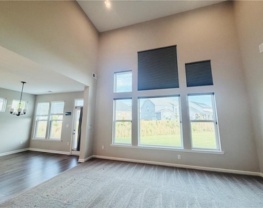 607 Michigan Circle - Photo Thumbnail 8