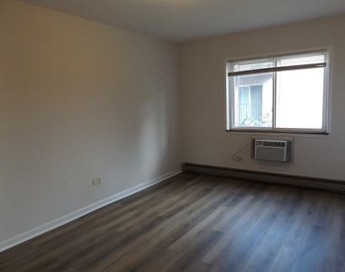 710 W Huntington Commons Road - Photo Thumbnail 13