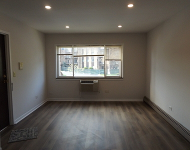 710 W Huntington Commons Road - Photo Thumbnail 5