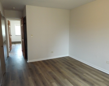 710 W Huntington Commons Road - Photo Thumbnail 15