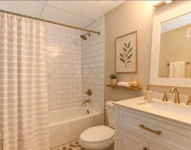3406 Salem East Drive - Photo Thumbnail 4