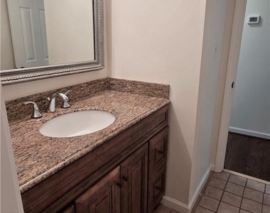 125 Sterling Court - Photo Thumbnail 14