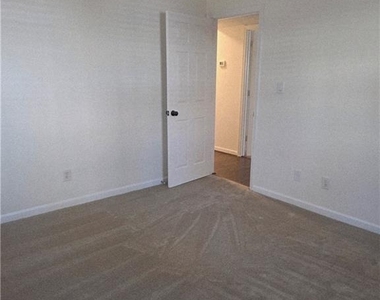 125 Sterling Court - Photo Thumbnail 16