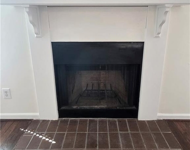 125 Sterling Court - Photo Thumbnail 12