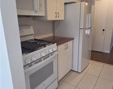 125 Sterling Court - Photo Thumbnail 7
