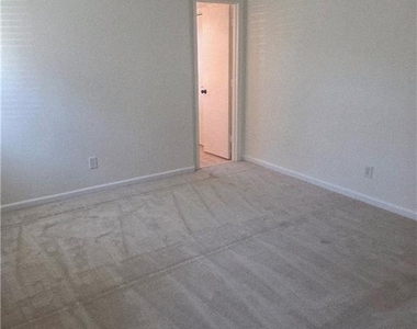 125 Sterling Court - Photo Thumbnail 17
