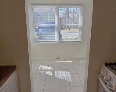125 Sterling Court - Photo Thumbnail 4