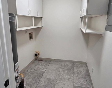 125 Sterling Court - Photo Thumbnail 13