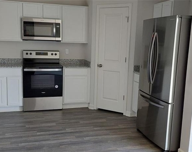 133 Oxford Lane - Photo Thumbnail 14