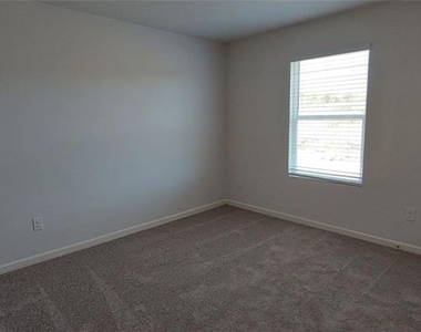 133 Oxford Lane - Photo Thumbnail 23