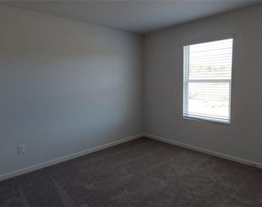 133 Oxford Lane - Photo Thumbnail 19