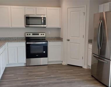 133 Oxford Lane - Photo Thumbnail 7