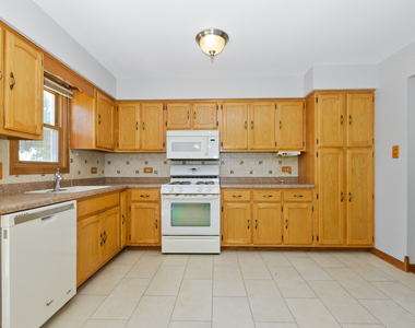 7745 Woodstock Drive - Photo Thumbnail 5