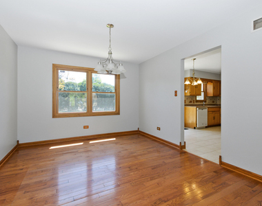 7745 Woodstock Drive - Photo Thumbnail 4