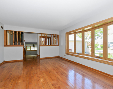 7745 Woodstock Drive - Photo Thumbnail 3