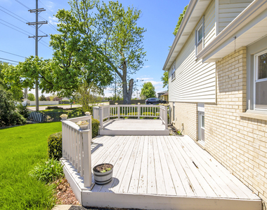 7745 Woodstock Drive - Photo Thumbnail 16