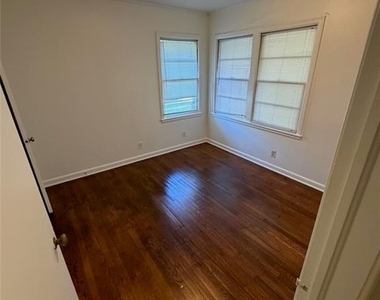 828 Catherine Street - Photo Thumbnail 3