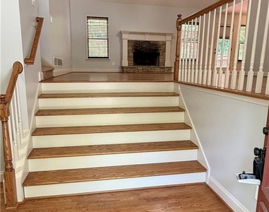 102 Oak Ridge Trail Se - Photo Thumbnail 3