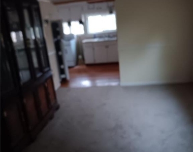 406 Brookwood Drive - Photo Thumbnail 6
