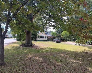 406 Brookwood Drive - Photo Thumbnail 1