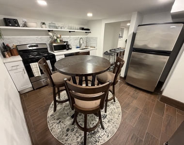 1805 W Cuyler Avenue - Photo Thumbnail 1