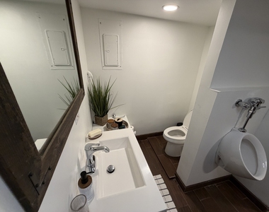 1805 W Cuyler Avenue - Photo Thumbnail 9