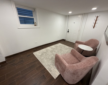 1805 W Cuyler Avenue - Photo Thumbnail 5