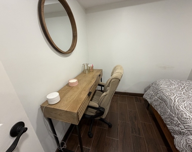 1805 W Cuyler Avenue - Photo Thumbnail 8